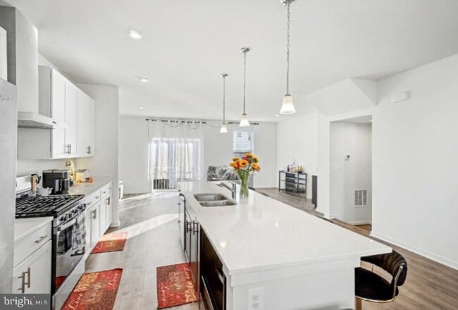 Photo - 423 Honeyberry Ln Townhome