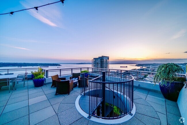 Building Photo - 2Bd/2.5Ba Seattle  Penthouse Unit 2
