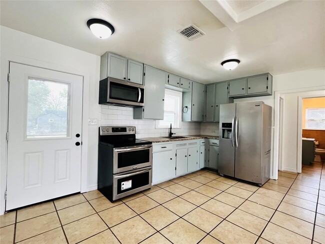 Photo - 728 Copeland St