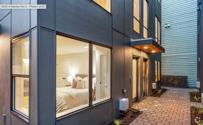Building Photo - New and exciting townhome in Georgetown.
