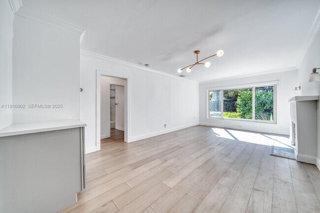 Photo - 845 NE 119th St