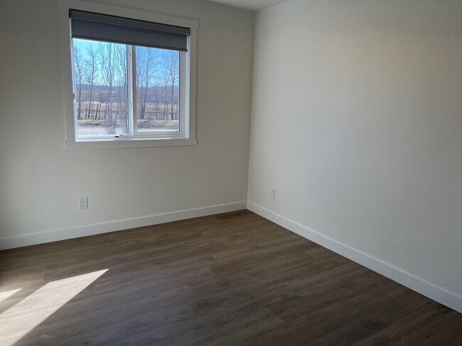 Photo - 2 Bed 1 Bath Unit in Ponoka, AB Unité 212