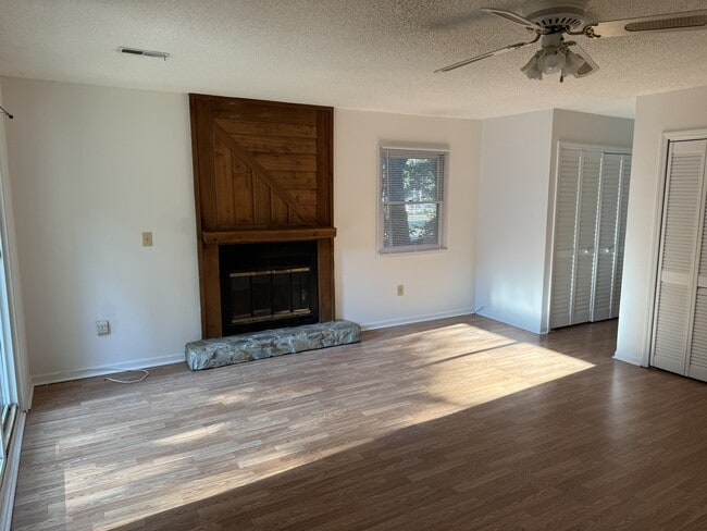 Photo - 300 Lee Dr