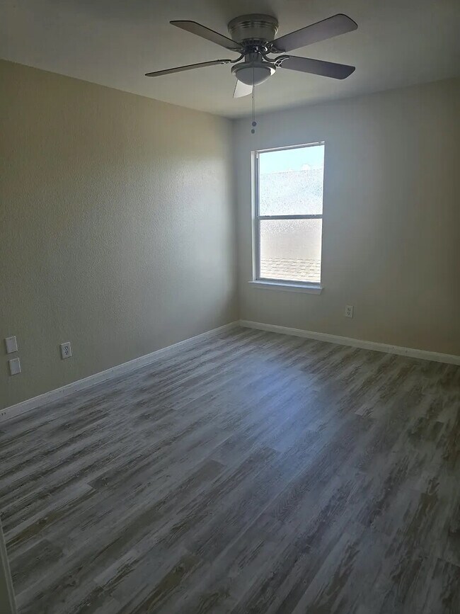 Room in Single Family Home on White Water Way