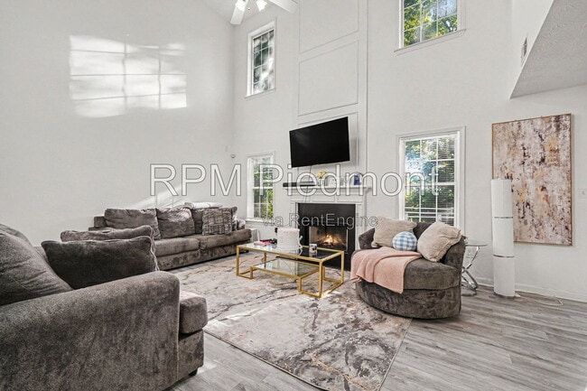 Photo - 550 Claudel Ct SW