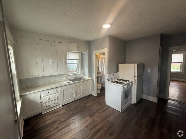 Building Photo - 204 Douglas St Unit 204-1 Douglas Rental