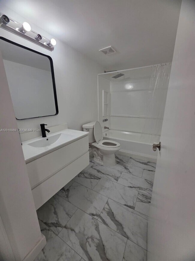 Photo - 14961 SW 82nd Ln Unidad 21-104