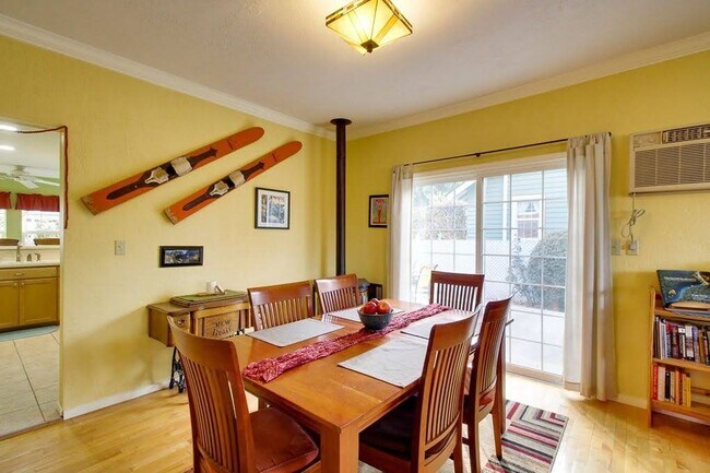 Photo - 1128 Hobson St