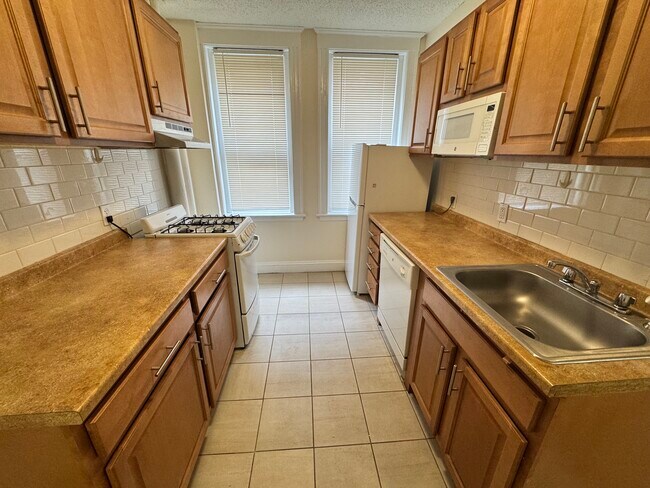 Photo - 8 Barrows St Unit 2