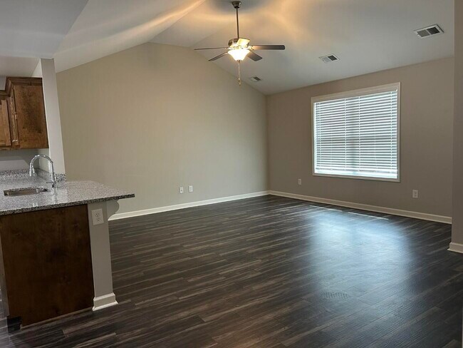 Photo - 610 Constitution Dr