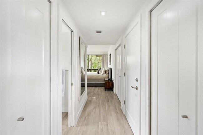 Photo - 11818 Pebblewood Dr Unit 201