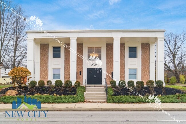 Building Photo - 2085 Building - New Rennovated 1 & 2 bedro... Unit 102