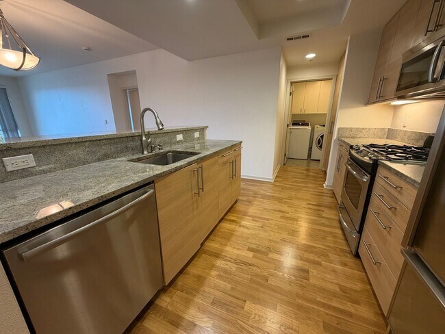 Photo - LUXURY 2 BEDROOM CONDO IN DOWNTOWN WALNUT ... Unidad 158