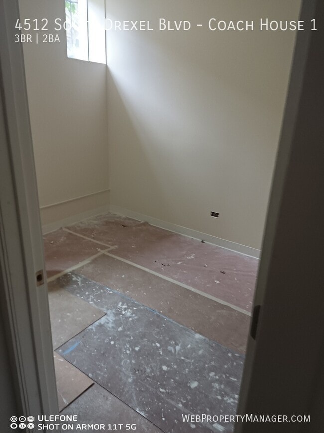 Building Photo - 4512 S Drexel Blvd Unit Coach House 1