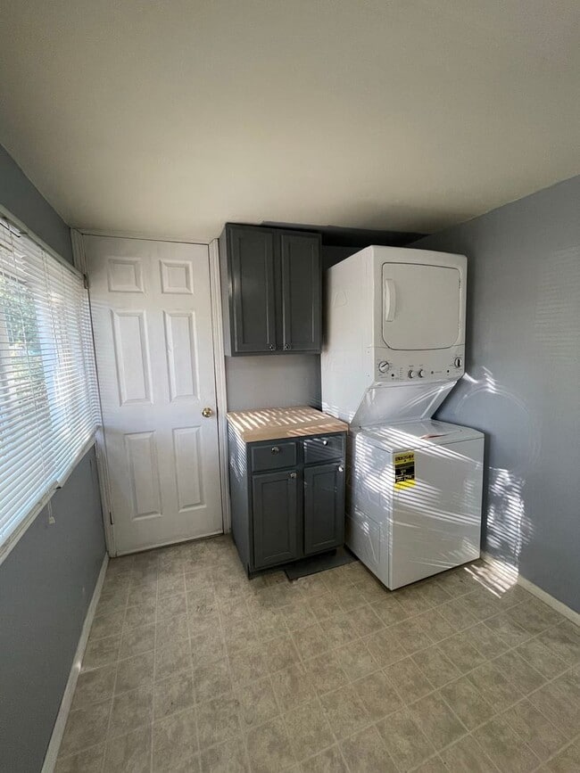 1100 Borseth St Unit 2