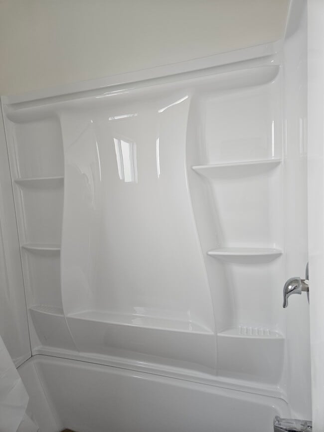 New tub/shower with shelving in tub - 6043 Romaine St