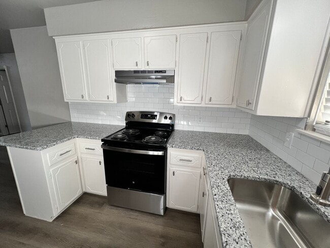 Photo - 134 NE Fullerton St