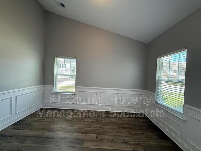 Photo - 333 Underhill Dr