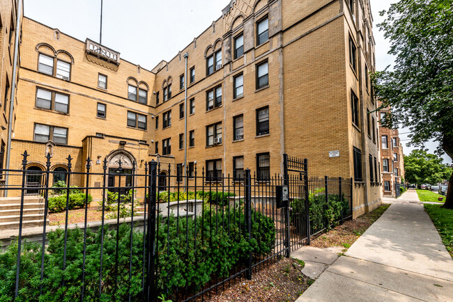 Exterior - 1734 E 72nd St Apartments