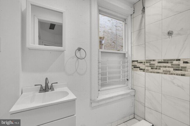 Photo - 3215 Winter St