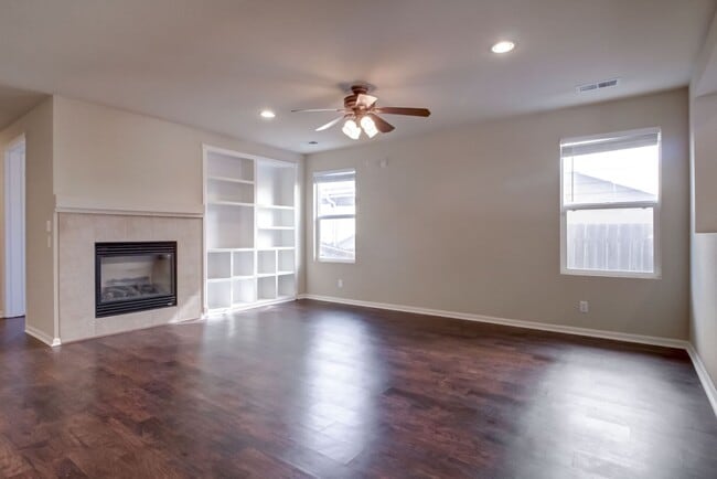 Building Photo - 3 Bedroom single family home in Denver