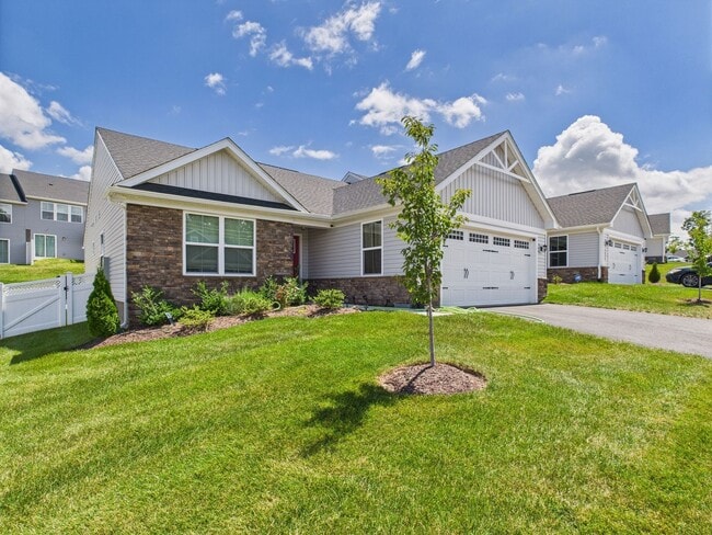Building Photo - Functional Floorplan, Modern Comfort – Wel... Rental