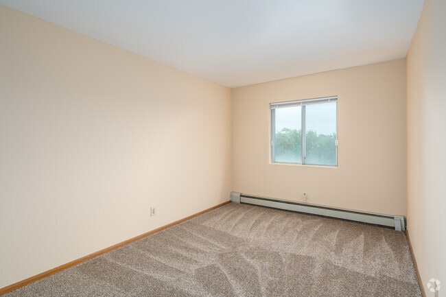 2BR, 1.5BA - 1,000SF - Second Bedroom