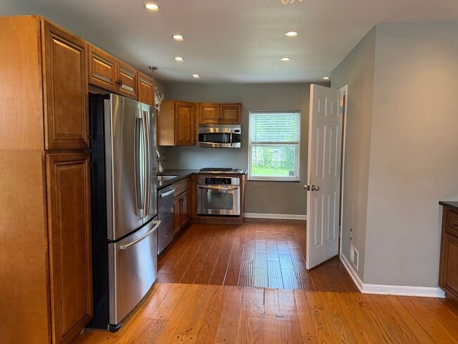 Photo - 4158 St Lawrence Ave