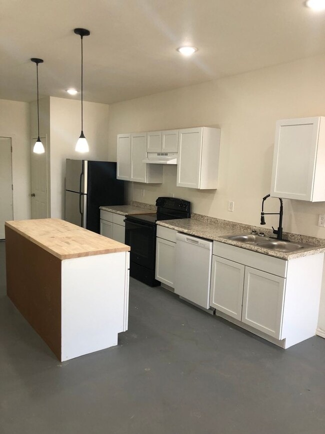 Building Photo - Charming 2BR Duplex in Mineola