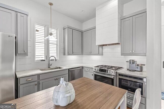 Photo - 167 Ravenhurst Ln