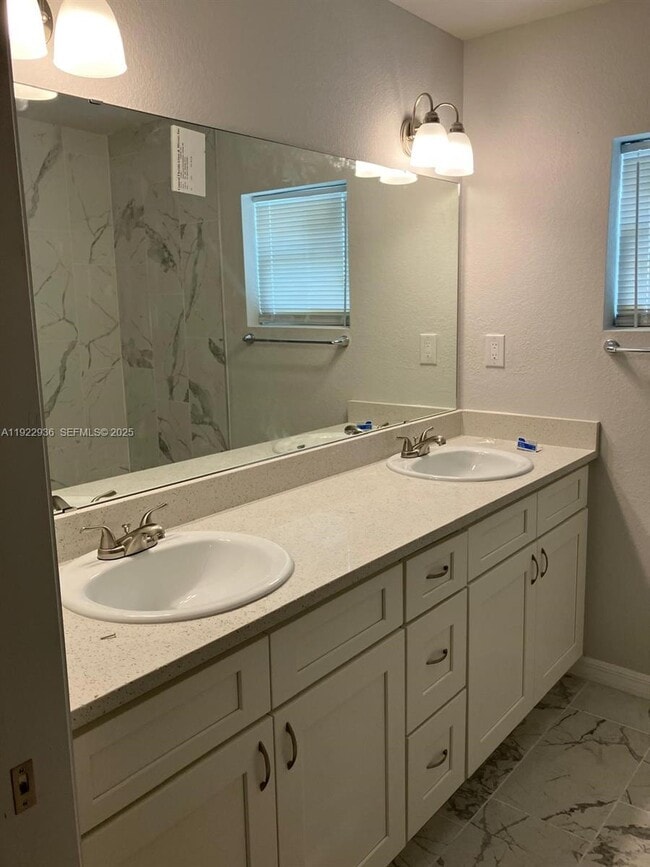 Photo - 434 Poinsettia Ave