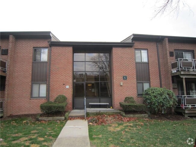 Building Photo - 6 Brevoort Dr Unit 1B Rental