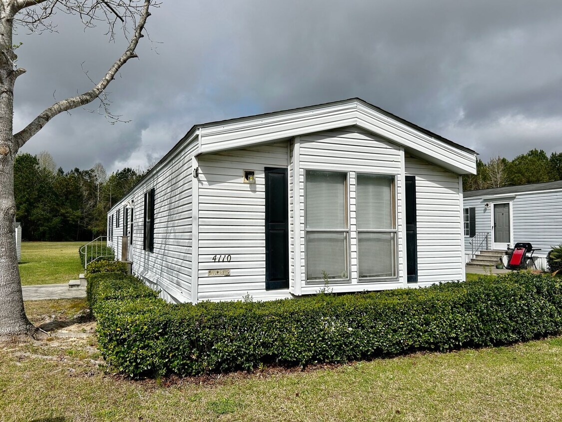 Available Now! 3 Bedroom 2 bath unit - Available Now! 3 Bedroom 2 bath unit