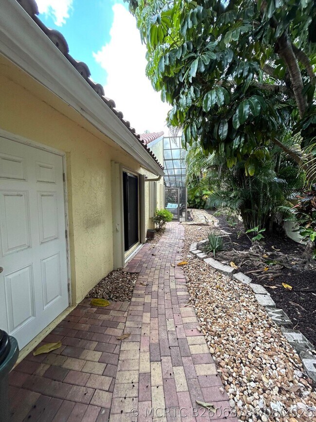 1330 NW 22nd Ave