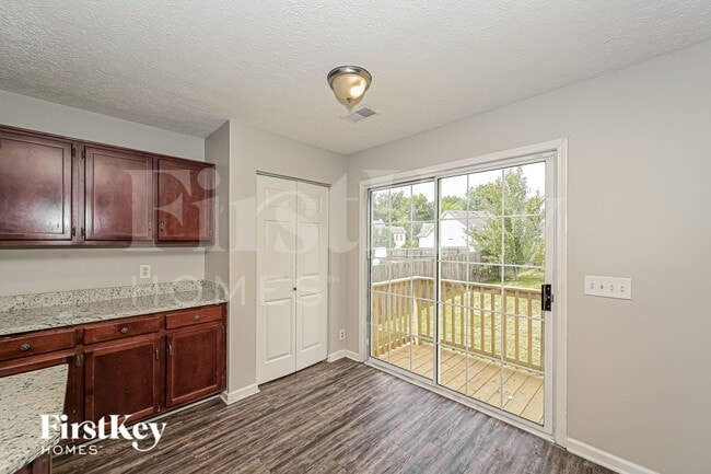 Photo - 6005 Monroe Crossing