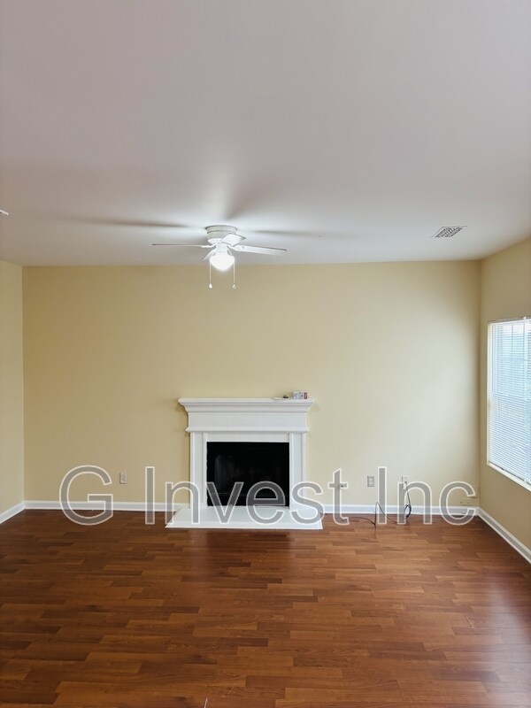 Photo - 4995 Upper Elm St