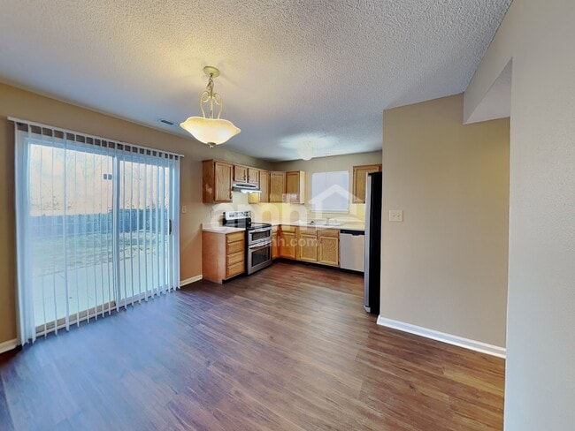 Photo - 743 Millbrook Dr