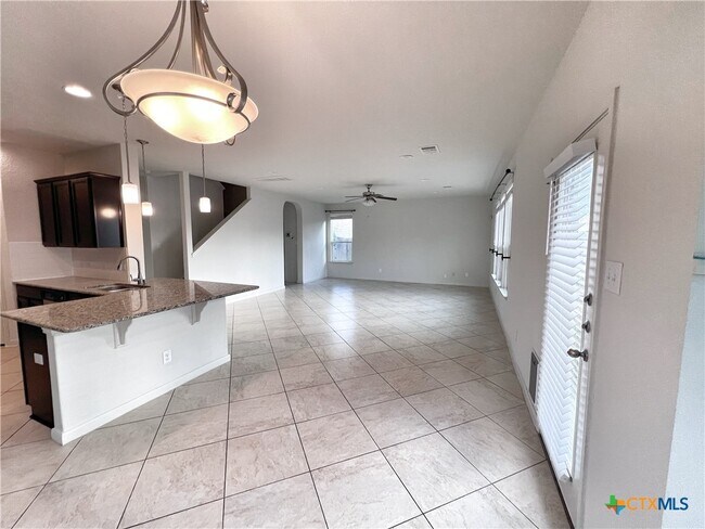 Photo - 310 Creekview Way