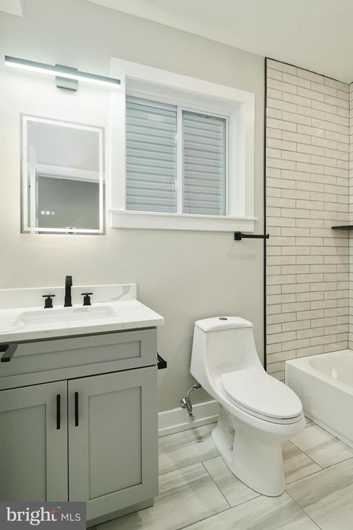 Photo - 411 W Hewson St