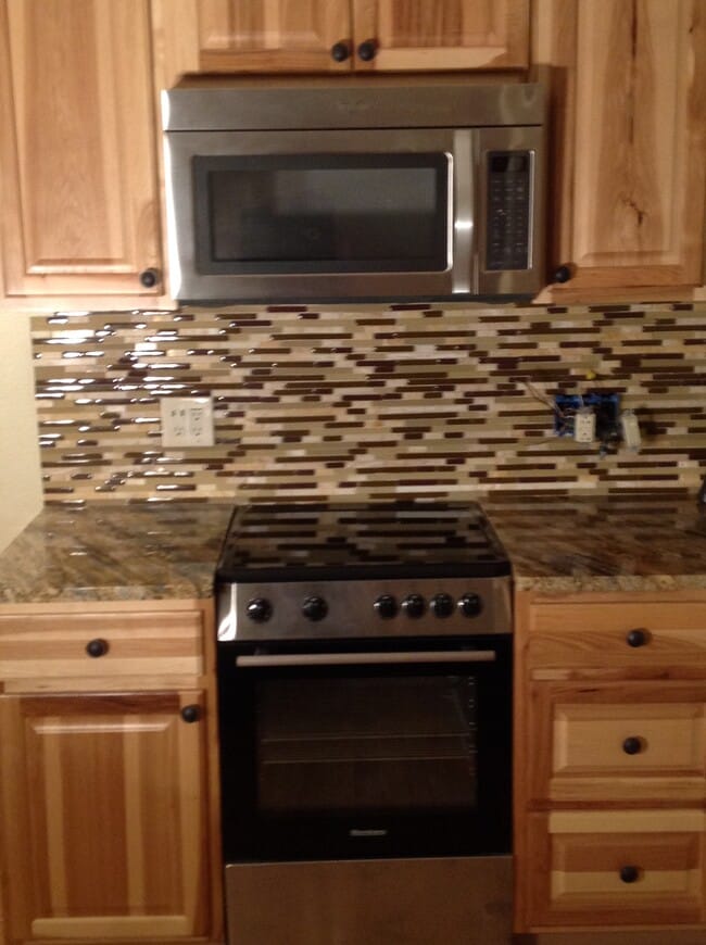 Range and microwave - 651 W. Pacific Avenue Unit B113