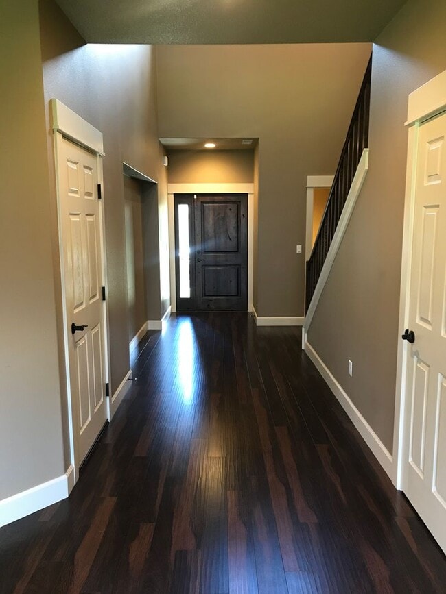 Photo - Large 3 Bedroom with Fenced Yard and Community Pool!