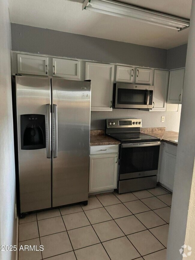 Building Photo - 1855 N Spring Unit 102 Rental