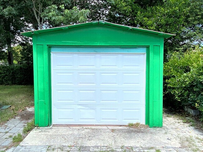 Photo - 4 Bd / 2 Ba Home in Winter Park