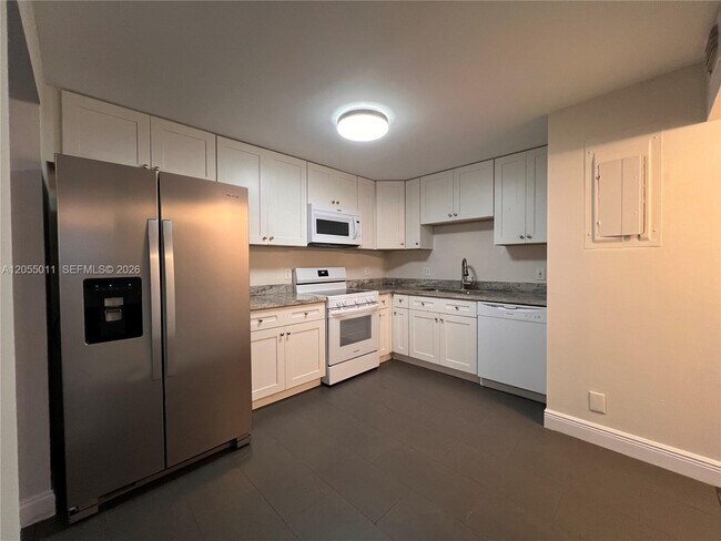 Building Photo - 2762 S University Dr