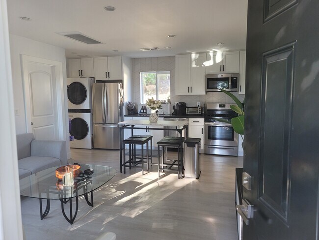 Photo - 20721 Clark St