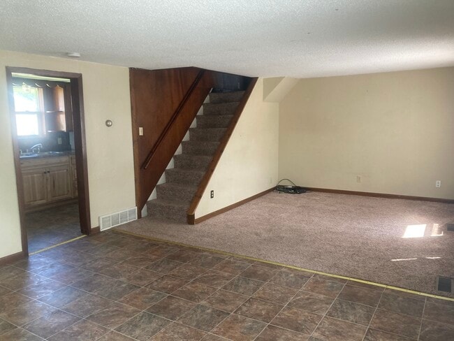 Photo - 214 S 4th Ave E