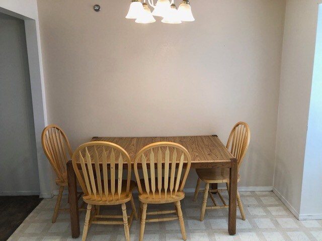 Dining area - 718 W 1720 N Unit 221