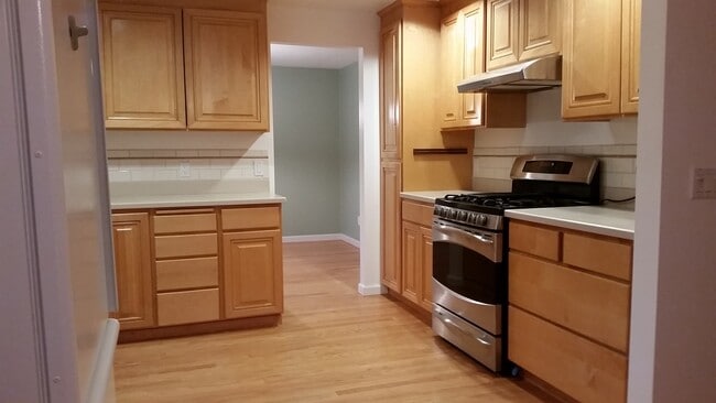 Photo - Cozy 4 beds with huge bonus room in Bellevue with private access to Phantom Lake