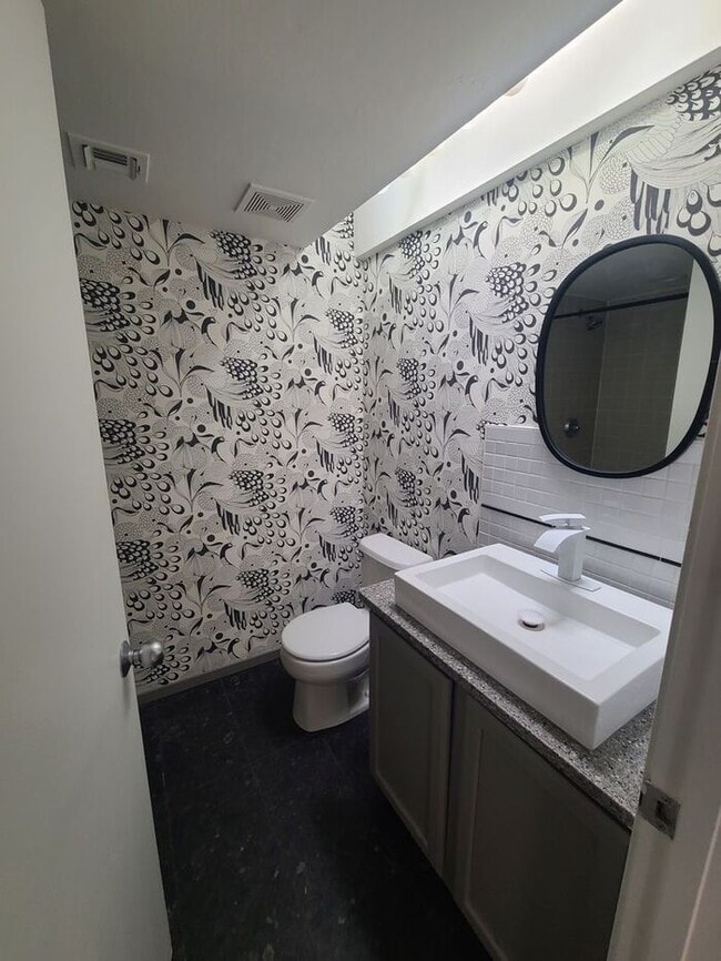 Photo - 3118 E Macenroe Ln