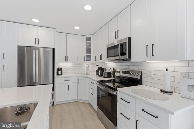 Building Photo - 7872 Bastille Pl